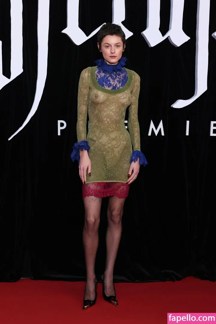 Emma Corrin Onlyfans Photo Gallery 