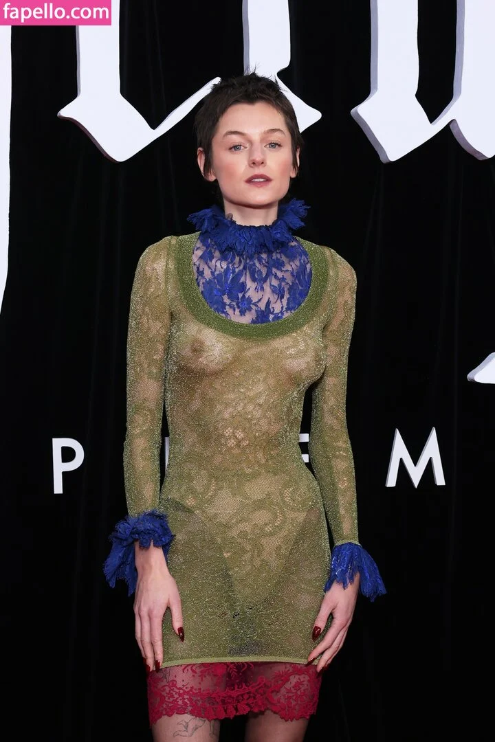 Emma Corrin Onlyfans Photo Gallery 