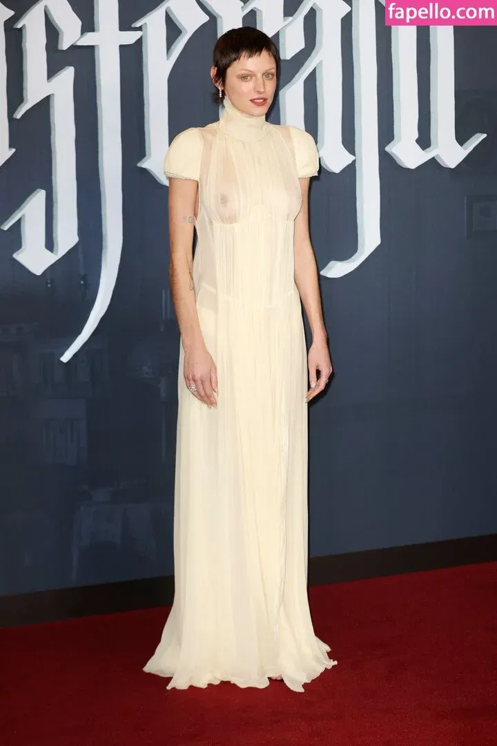 Emma Corrin Onlyfans Photo Gallery 