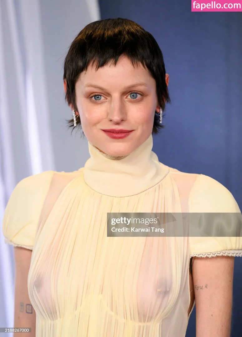 Emma Corrin Onlyfans Photo Gallery 