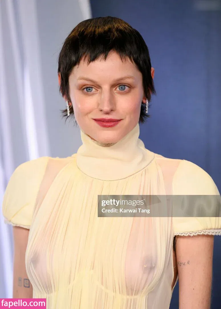 Emma Corrin Onlyfans Photo Gallery 