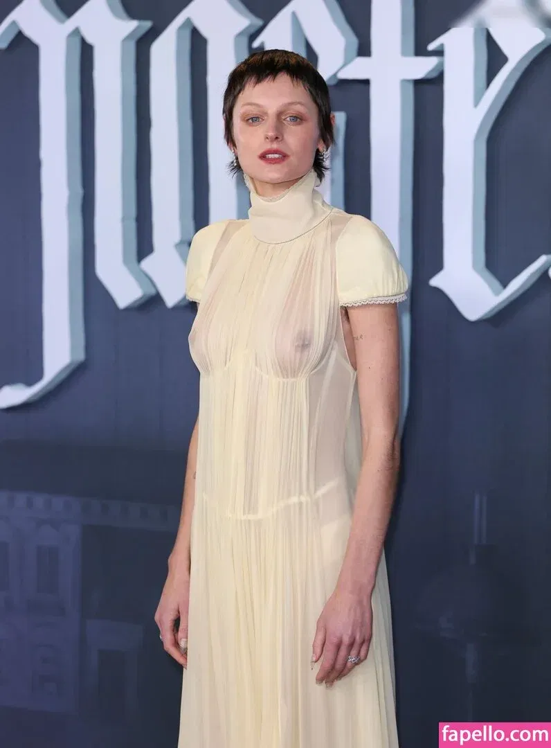 Emma Corrin Onlyfans Photo Gallery 