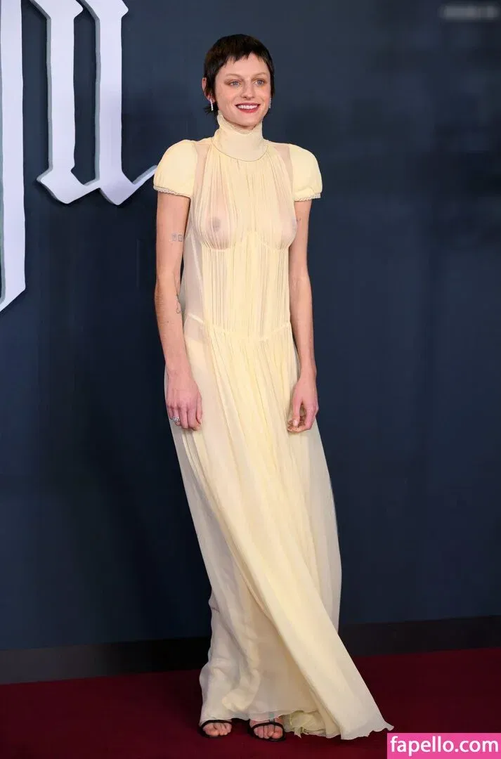 Emma Corrin Onlyfans Photo Gallery 