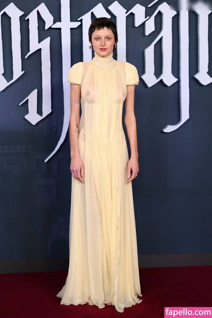 Emma Corrin Onlyfans Photo Gallery 