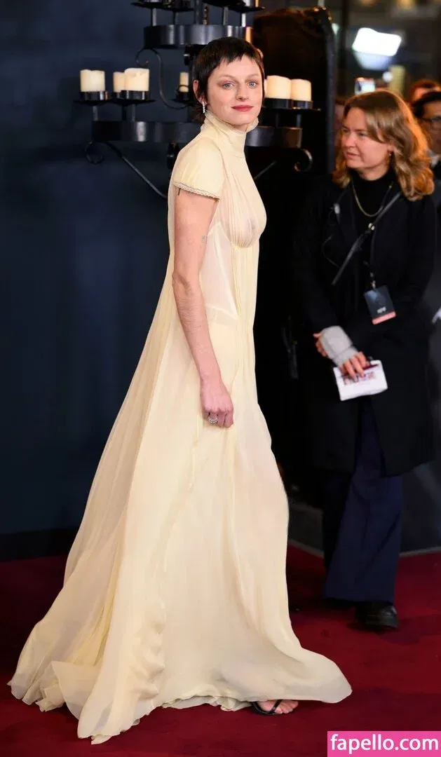 Emma Corrin Onlyfans Photo Gallery 