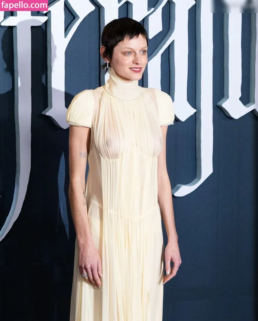 Emma Corrin Onlyfans Photo Gallery 