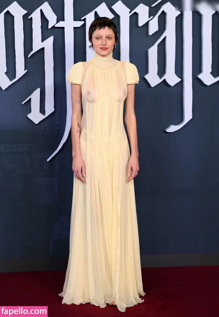 Emma Corrin Onlyfans Photo Gallery 