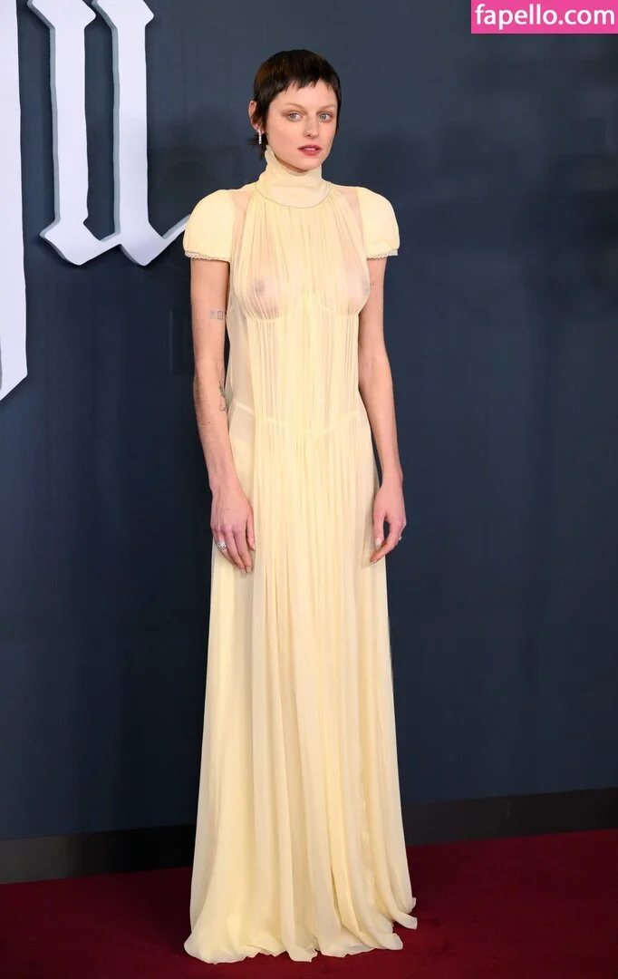 Emma Corrin Onlyfans Photo Gallery 