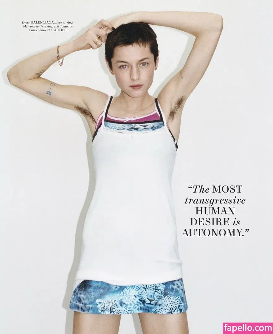 Emma Corrin Onlyfans Photo Gallery 