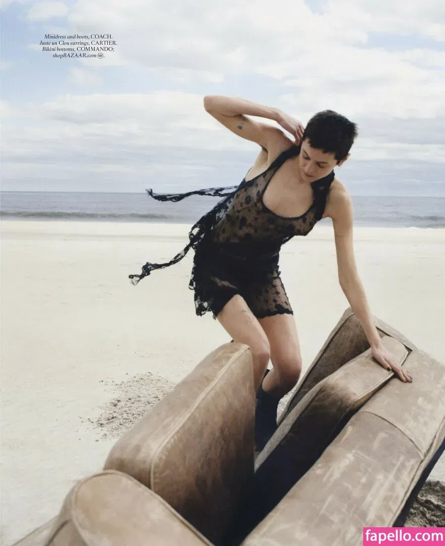 Emma Corrin Onlyfans Photo Gallery 