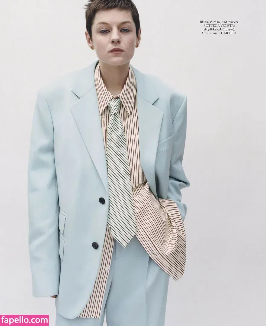 Emma Corrin Onlyfans Photo Gallery 