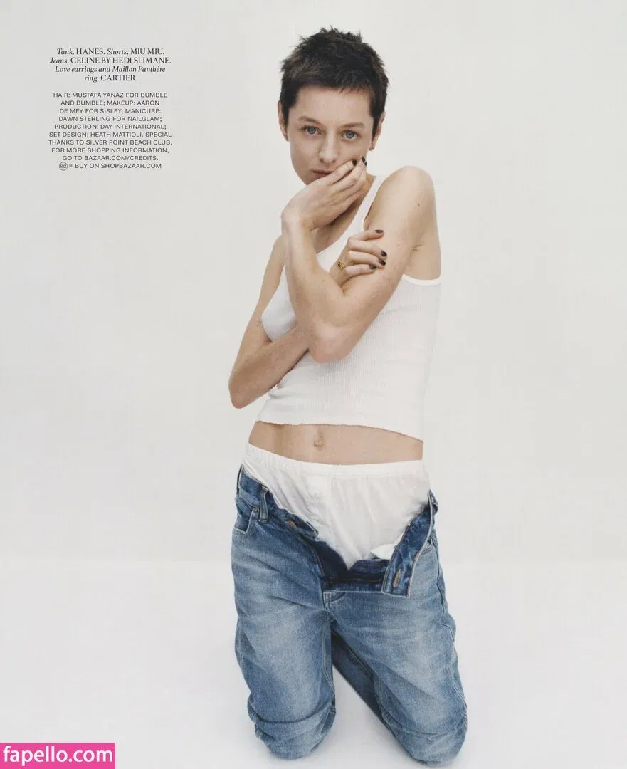 Emma Corrin Onlyfans Photo Gallery 