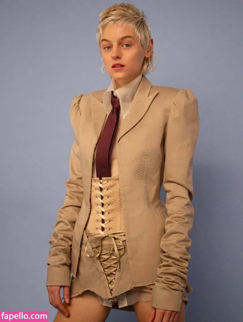 Emma Corrin Onlyfans Photo Gallery 