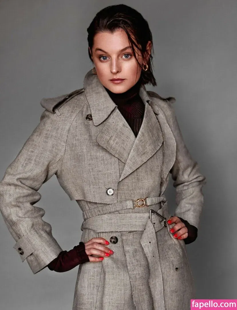 Emma Corrin Onlyfans Photo Gallery 