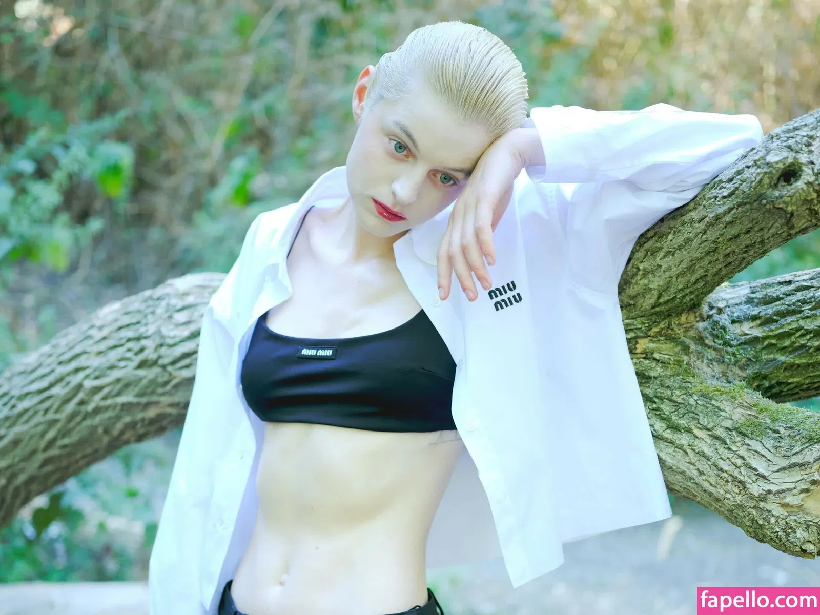 Emma Corrin Onlyfans Photo Gallery 