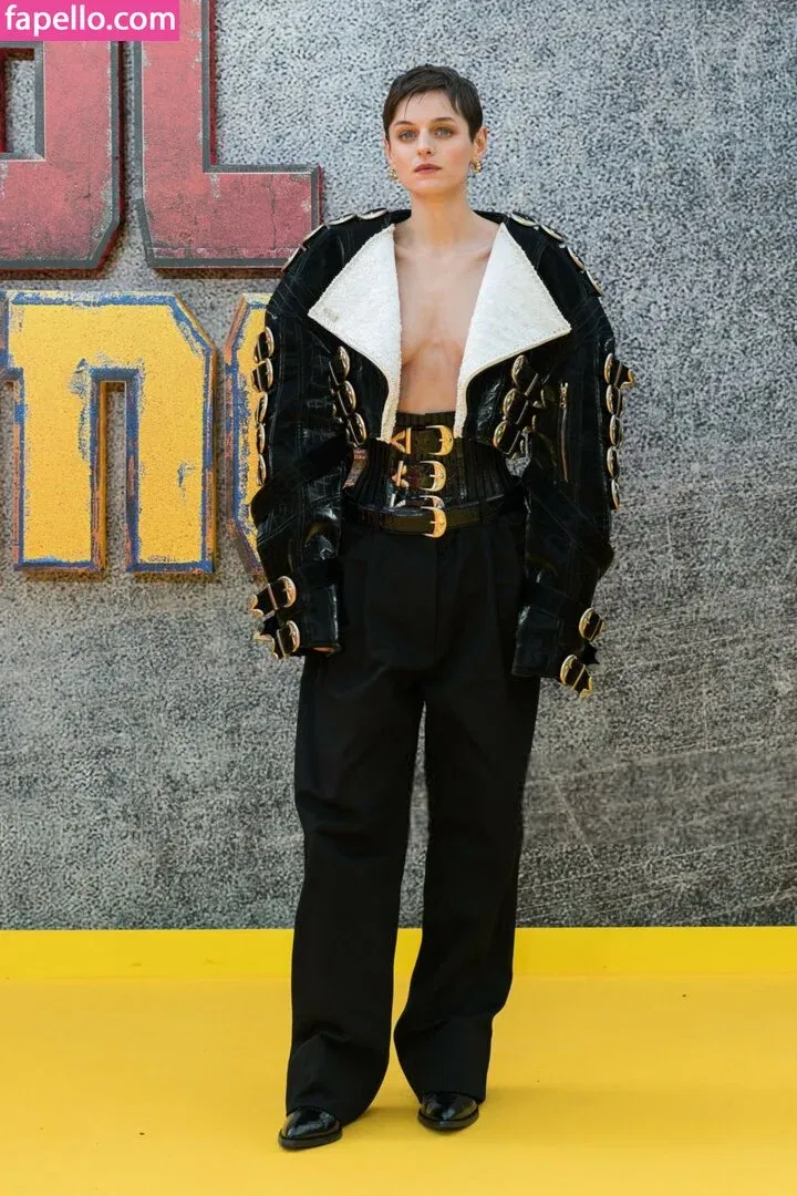 Emma Corrin Onlyfans Photo Gallery 