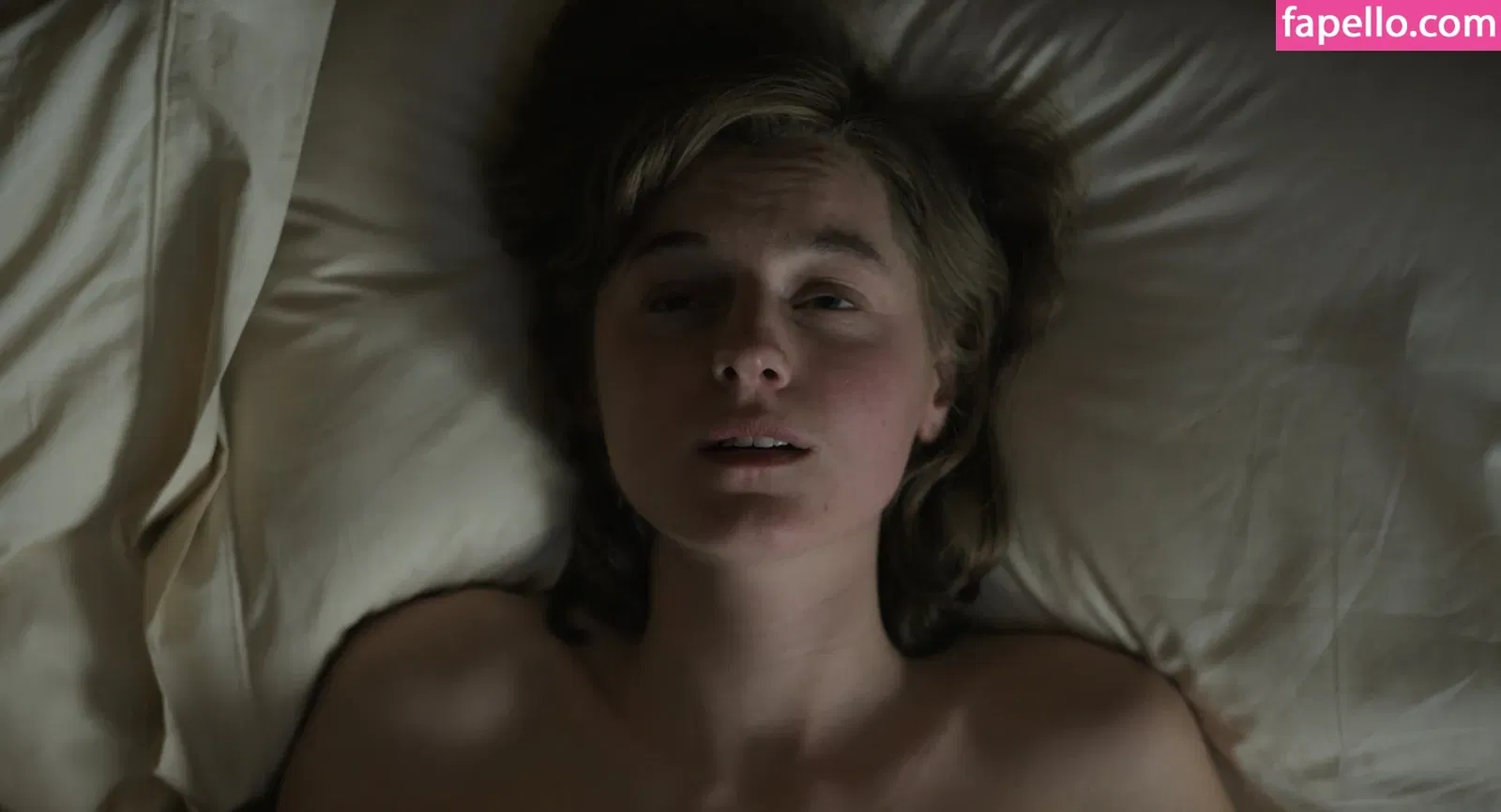 Emma Corrin Onlyfans Photo Gallery 