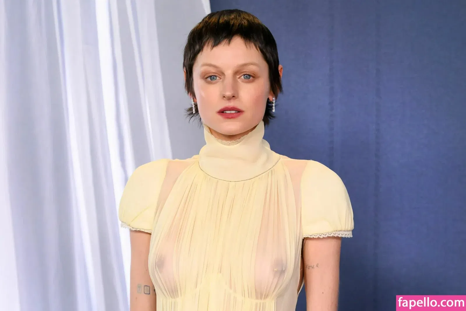 Emma Corrin Onlyfans Photo Gallery 