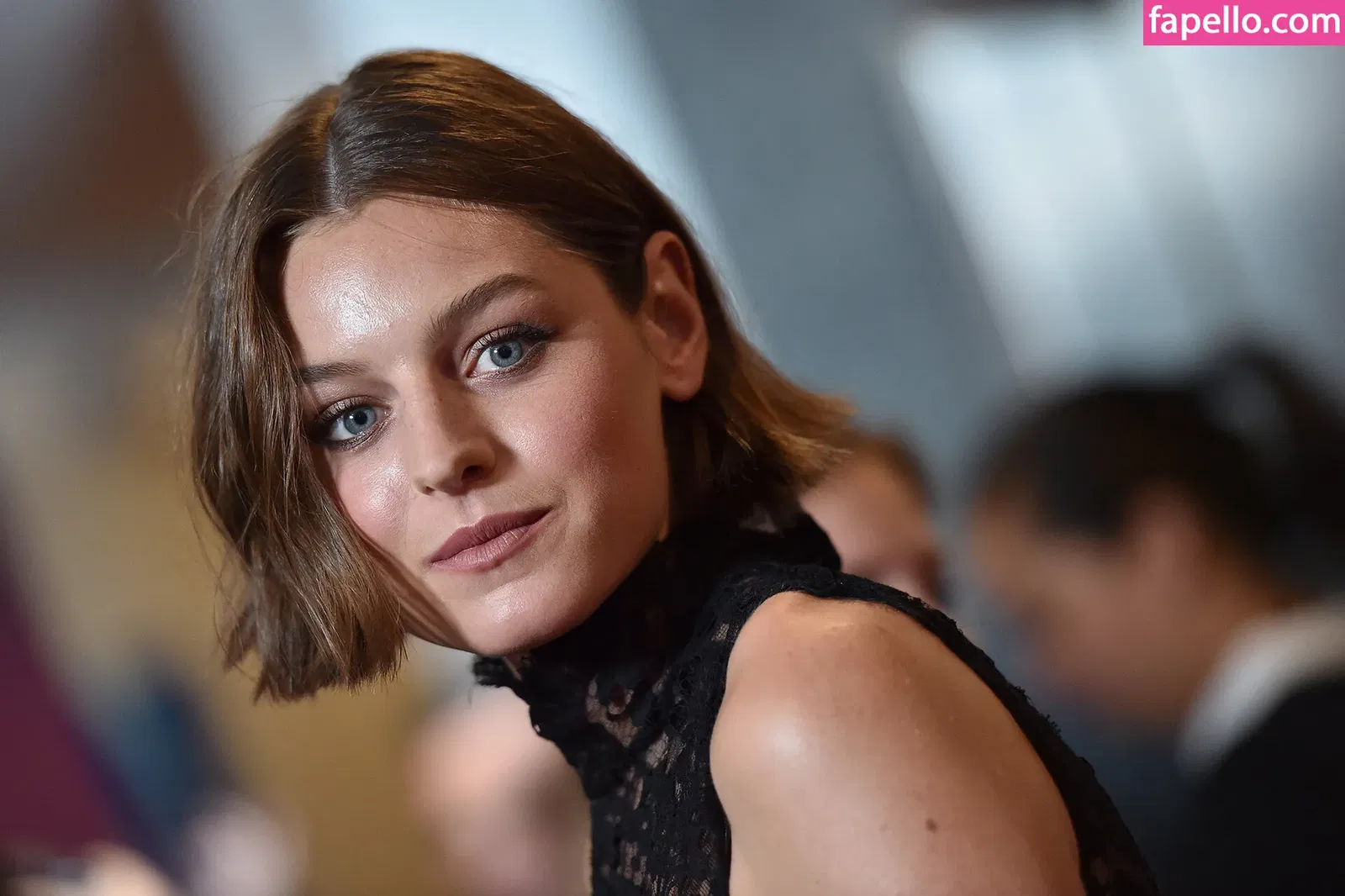 Emma Corrin Onlyfans Photo Gallery 