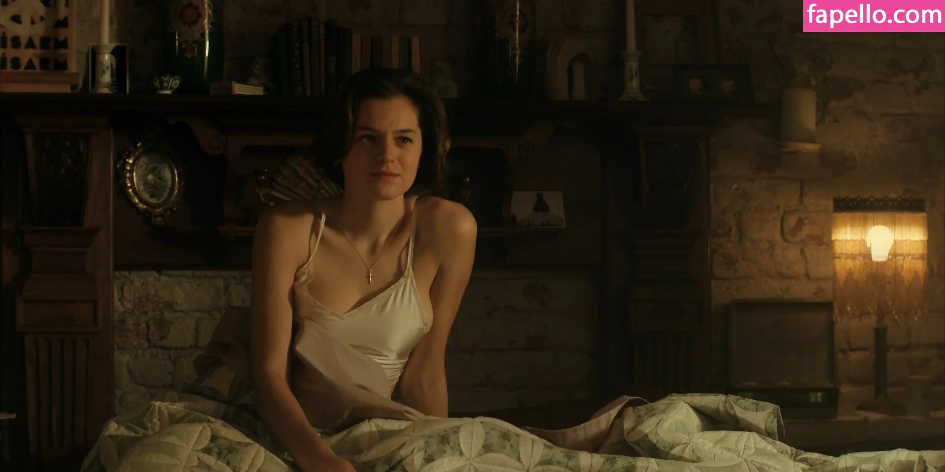 Emma Corrin Onlyfans Photo Gallery 