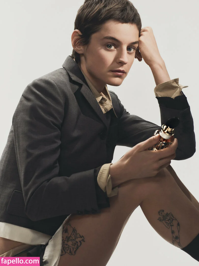 Emma Corrin Onlyfans Photo Gallery 