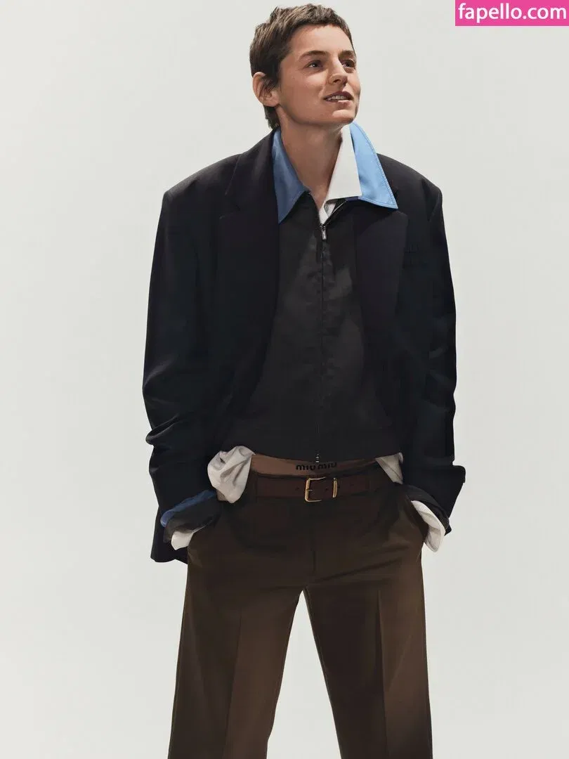 Emma Corrin Onlyfans Photo Gallery 