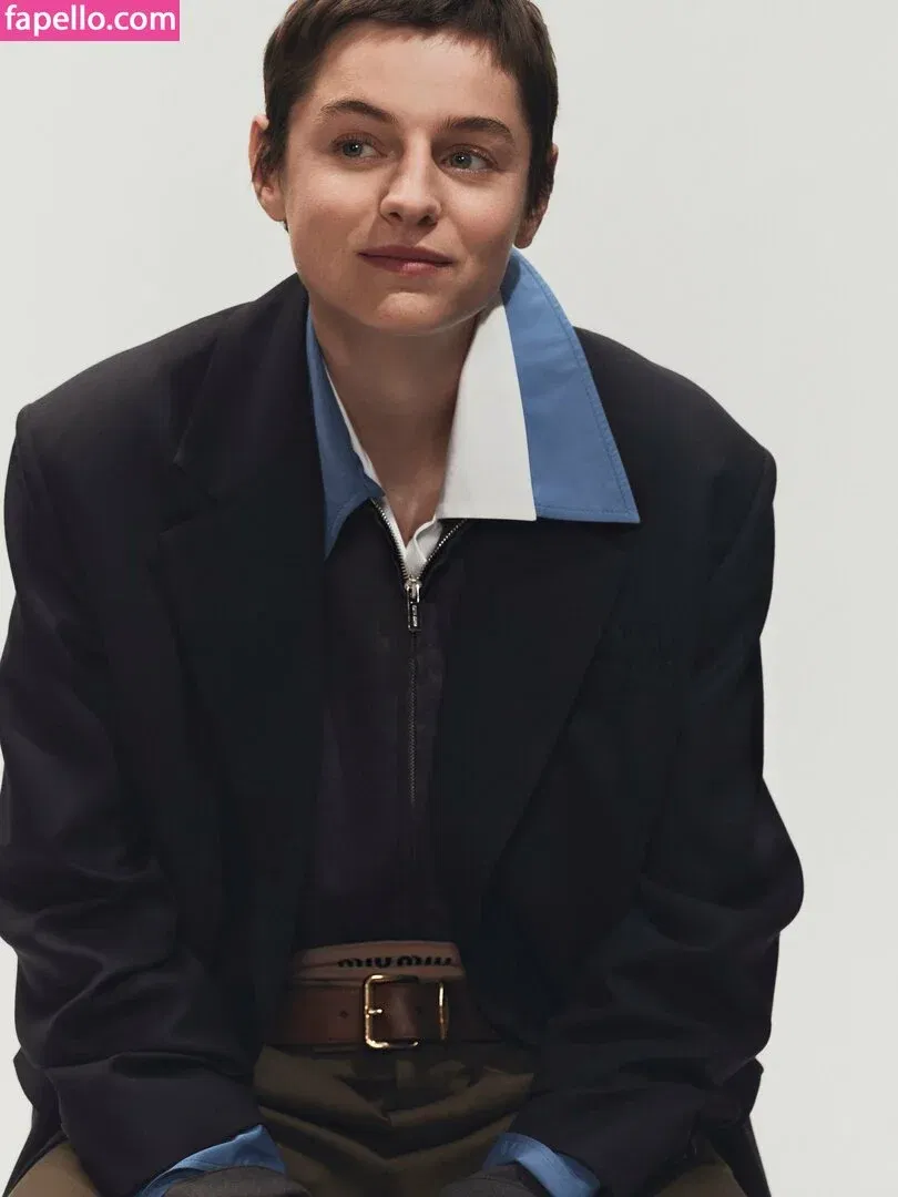 Emma Corrin Onlyfans Photo Gallery 