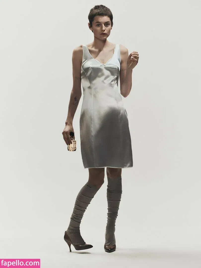 Emma Corrin Onlyfans Photo Gallery 