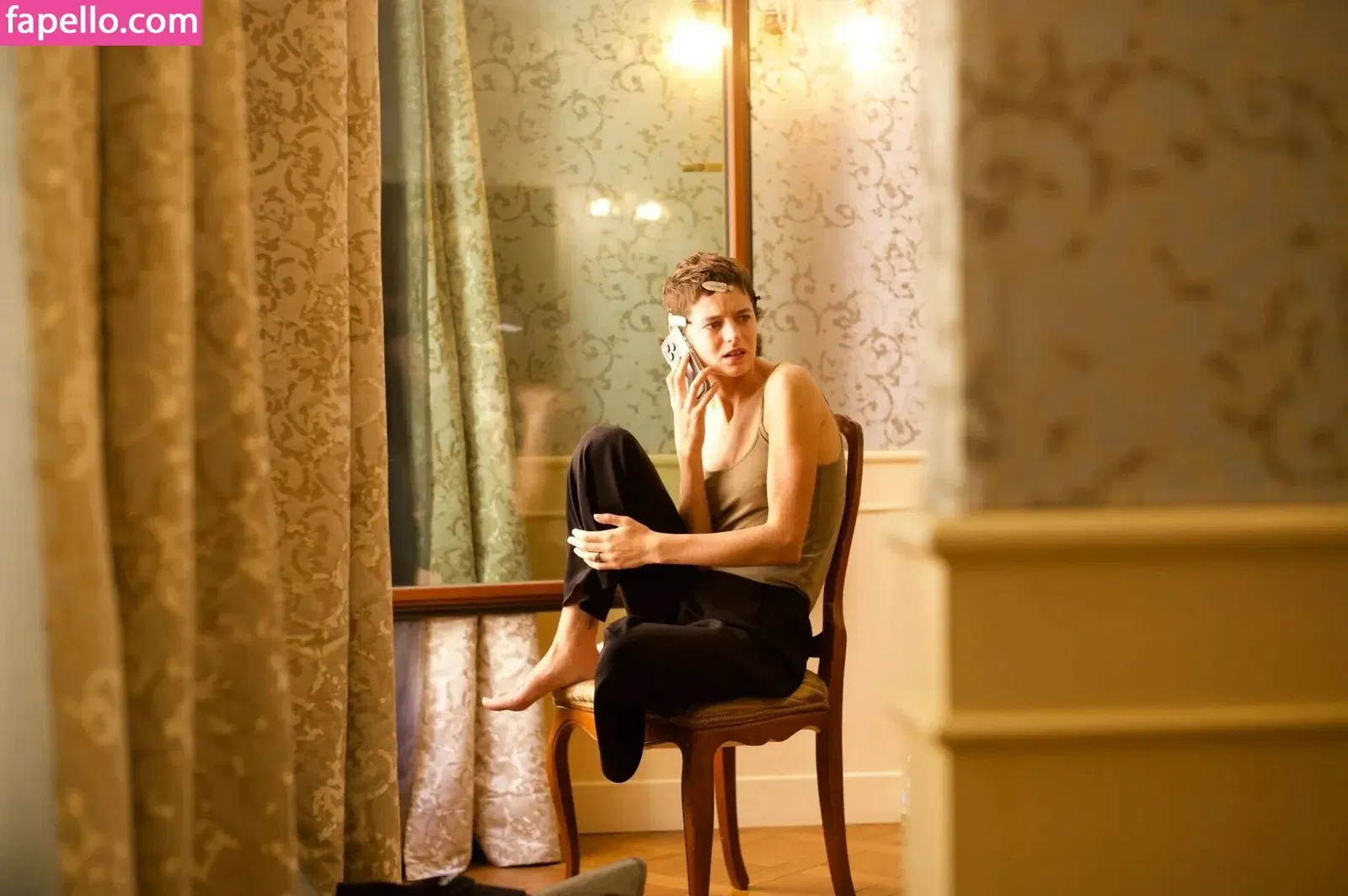 Emma Corrin Onlyfans Photo Gallery 