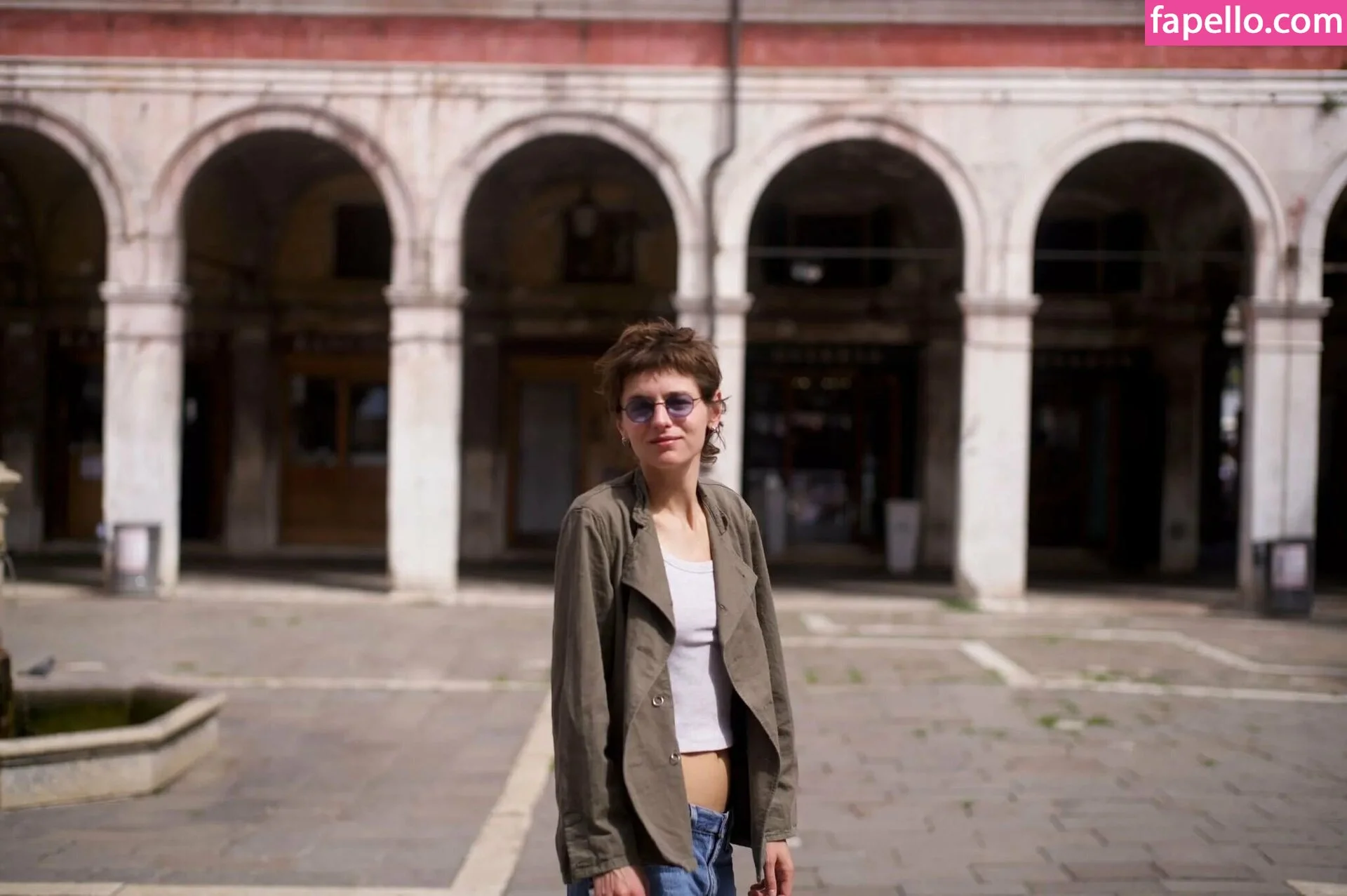 Emma Corrin Onlyfans Photo Gallery 