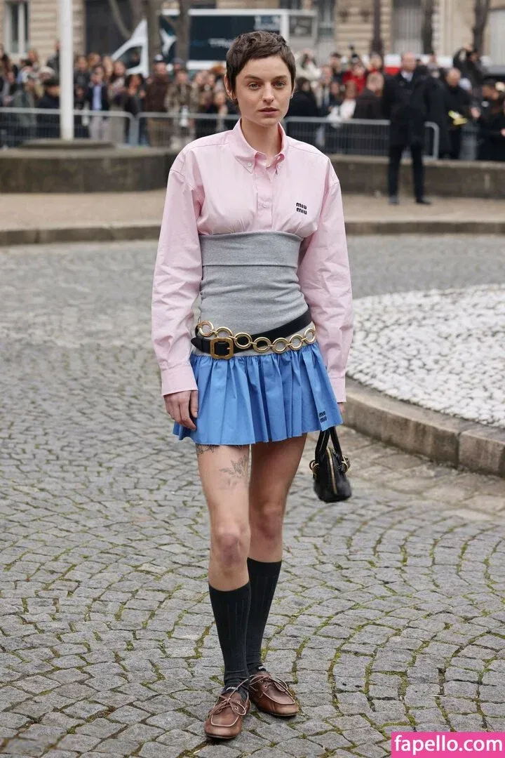 Emma Corrin Onlyfans Photo Gallery 