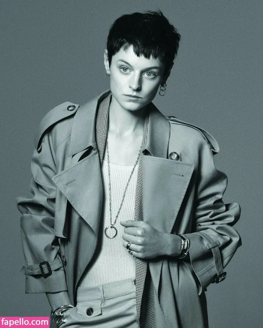 Emma Corrin Onlyfans Photo Gallery 