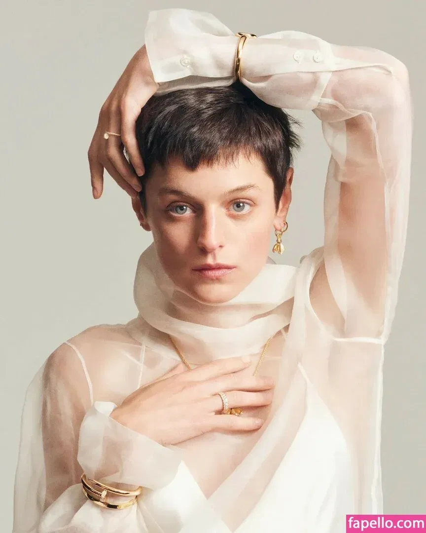 Emma Corrin Onlyfans Photo Gallery 