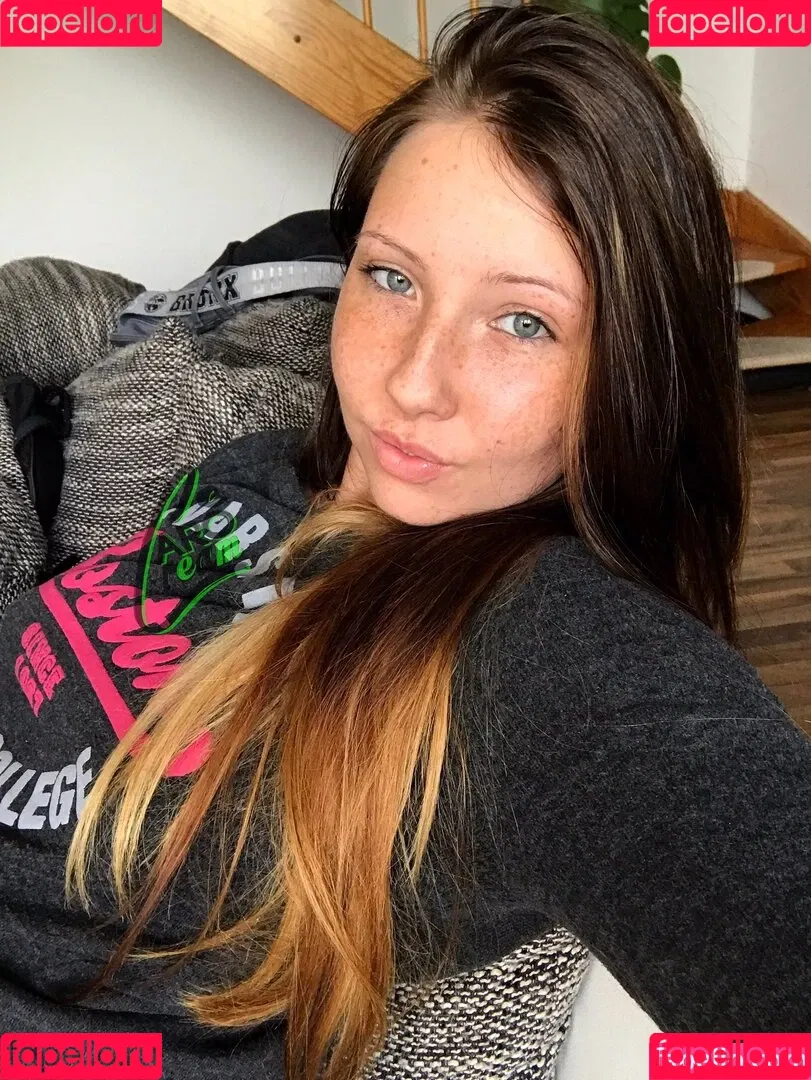 CaroCream Onlyfans Photo Gallery 
