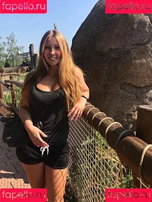 CaroCream Onlyfans Photo Gallery 