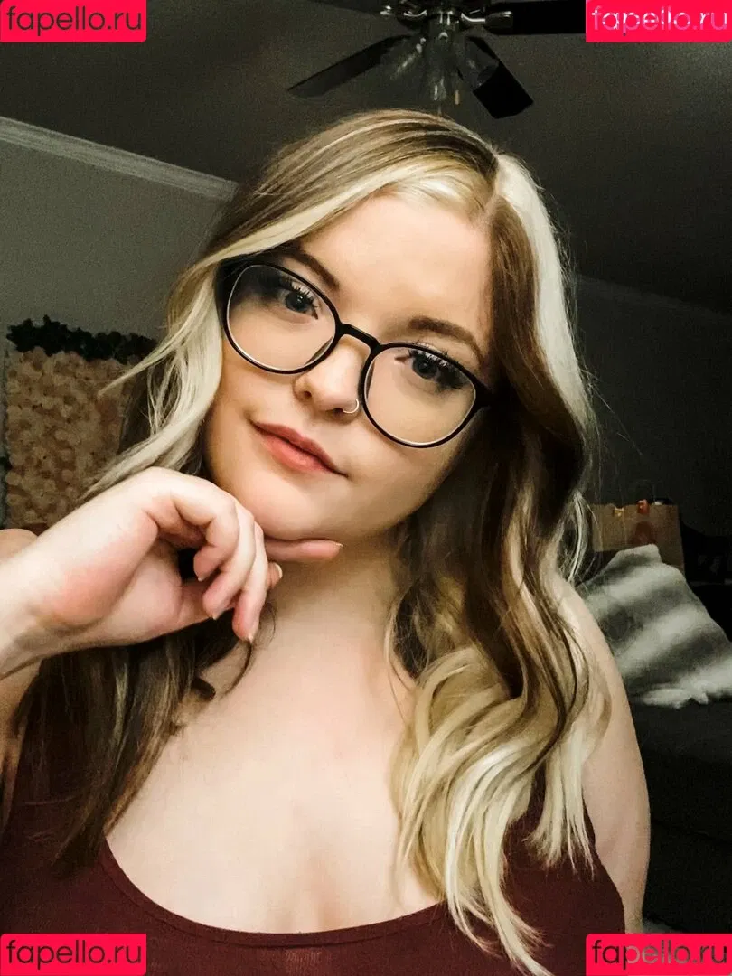 Meg Kaylee Onlyfans Photo Gallery 