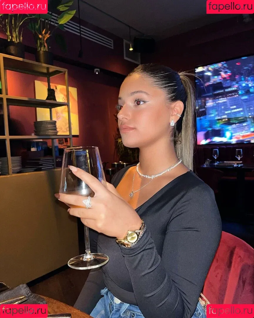 Larin Manor Onlyfans Photo Gallery 