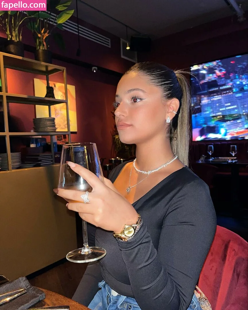 Larin Manor Nude Onlyfans Photo 19