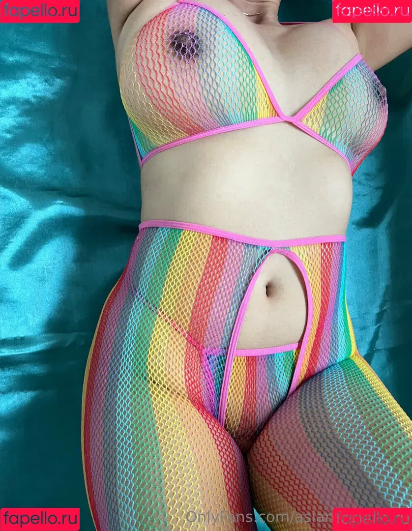 asian-good-girl Onlyfans Photo Gallery 