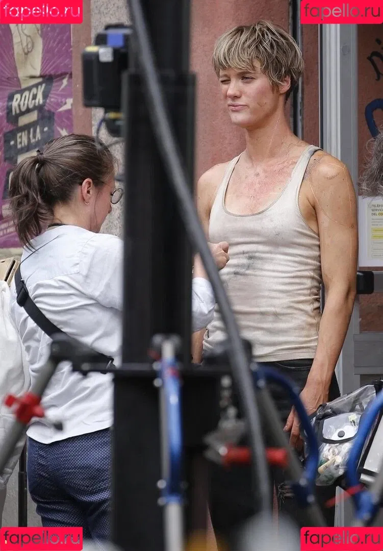 Mackenzie Davis Onlyfans Photo Gallery 