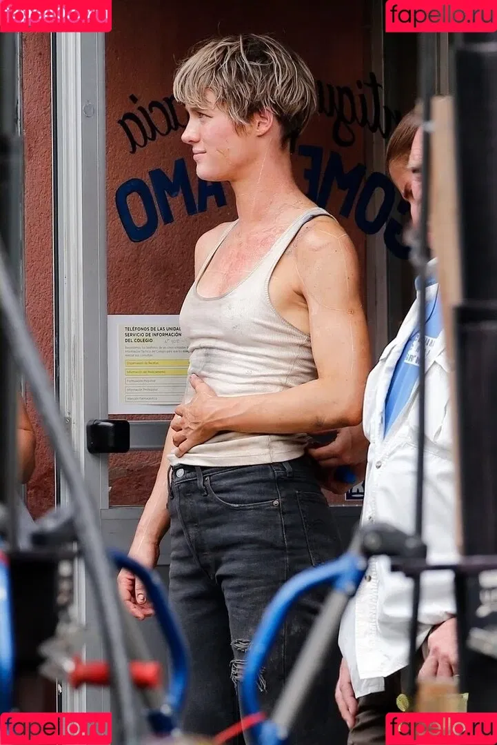 Mackenzie Davis Onlyfans Photo Gallery 