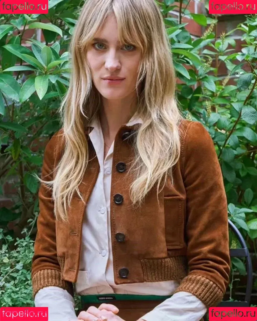 Mackenzie Davis Onlyfans Photo Gallery 