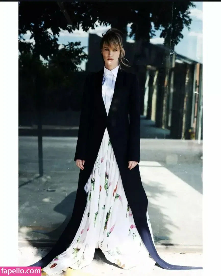 Mackenzie Davis Onlyfans Photo Gallery 