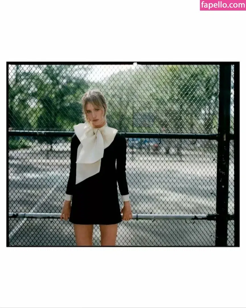 Mackenzie Davis Onlyfans Photo Gallery 