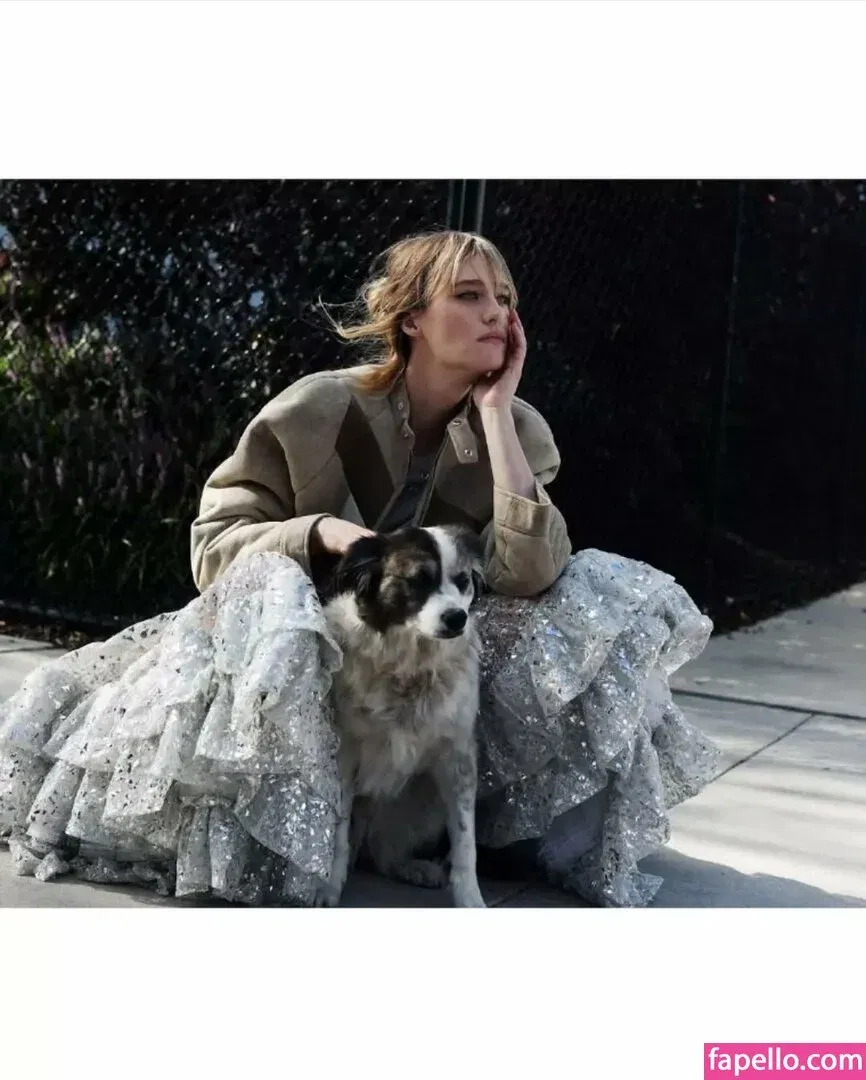 Mackenzie Davis Onlyfans Photo Gallery 