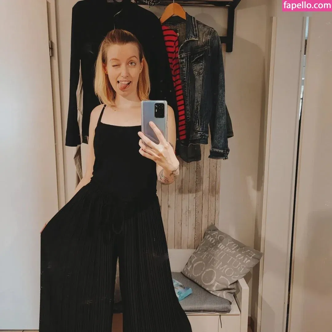 einfachsonina Onlyfans Photo Gallery 