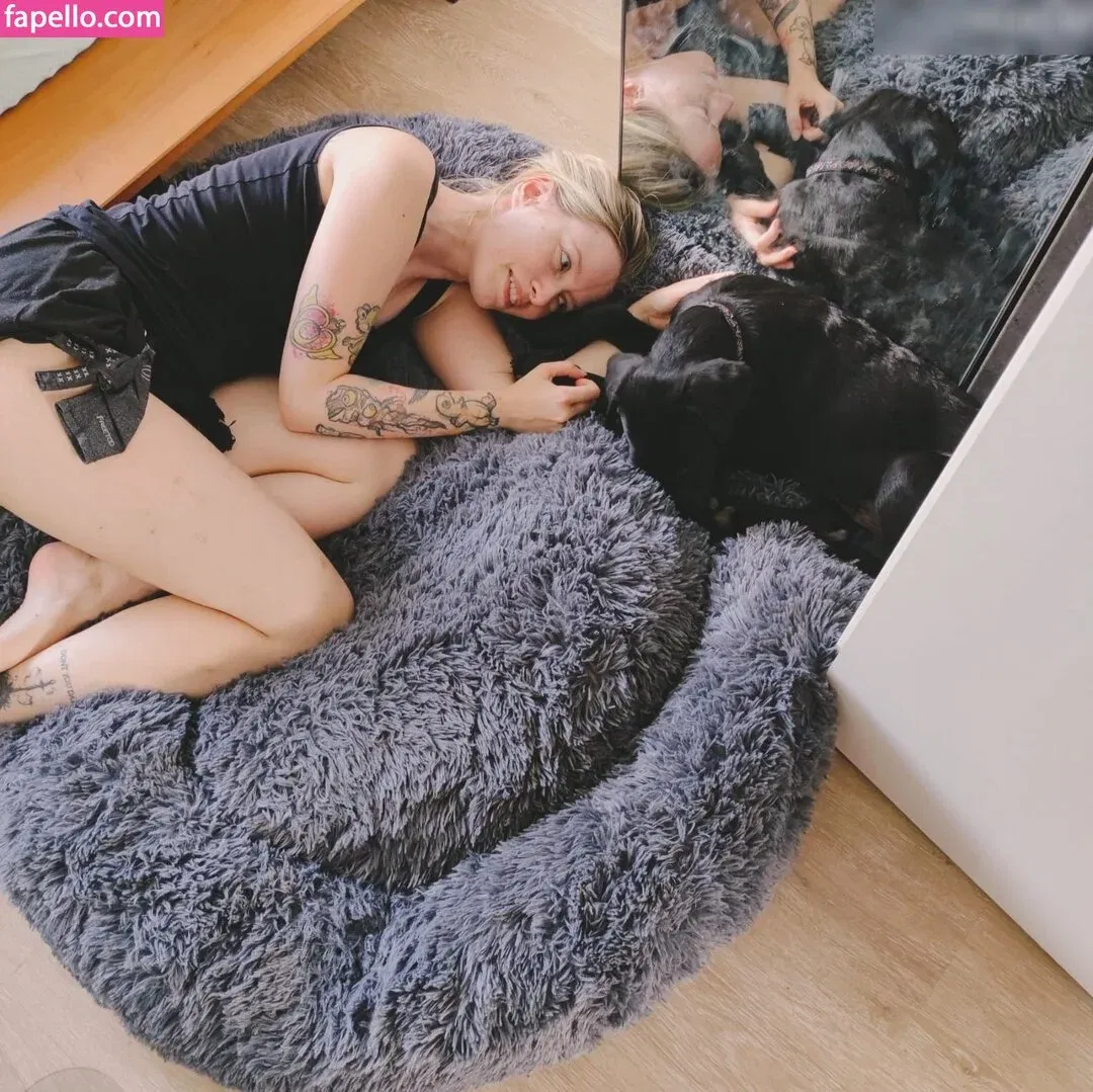 einfachsonina Onlyfans Photo Gallery 