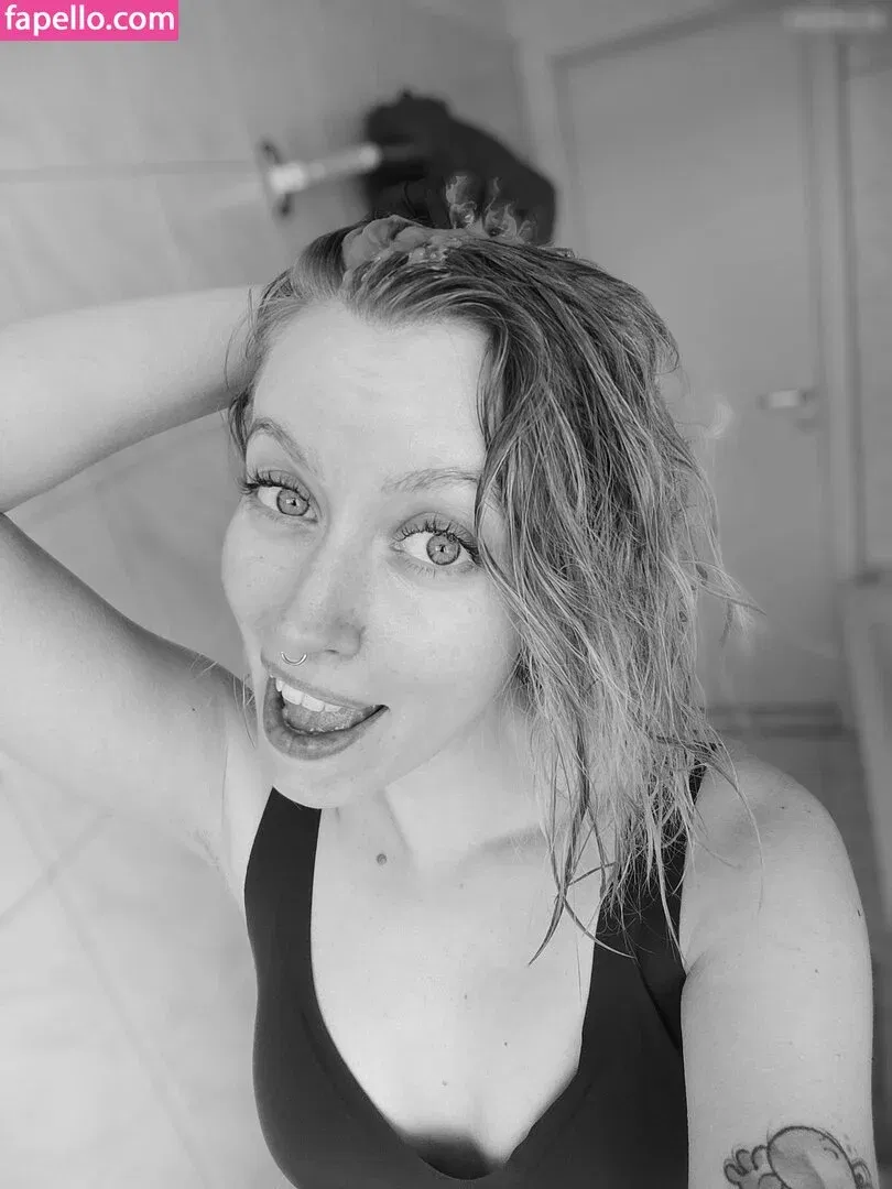 einfachsonina Onlyfans Photo Gallery 