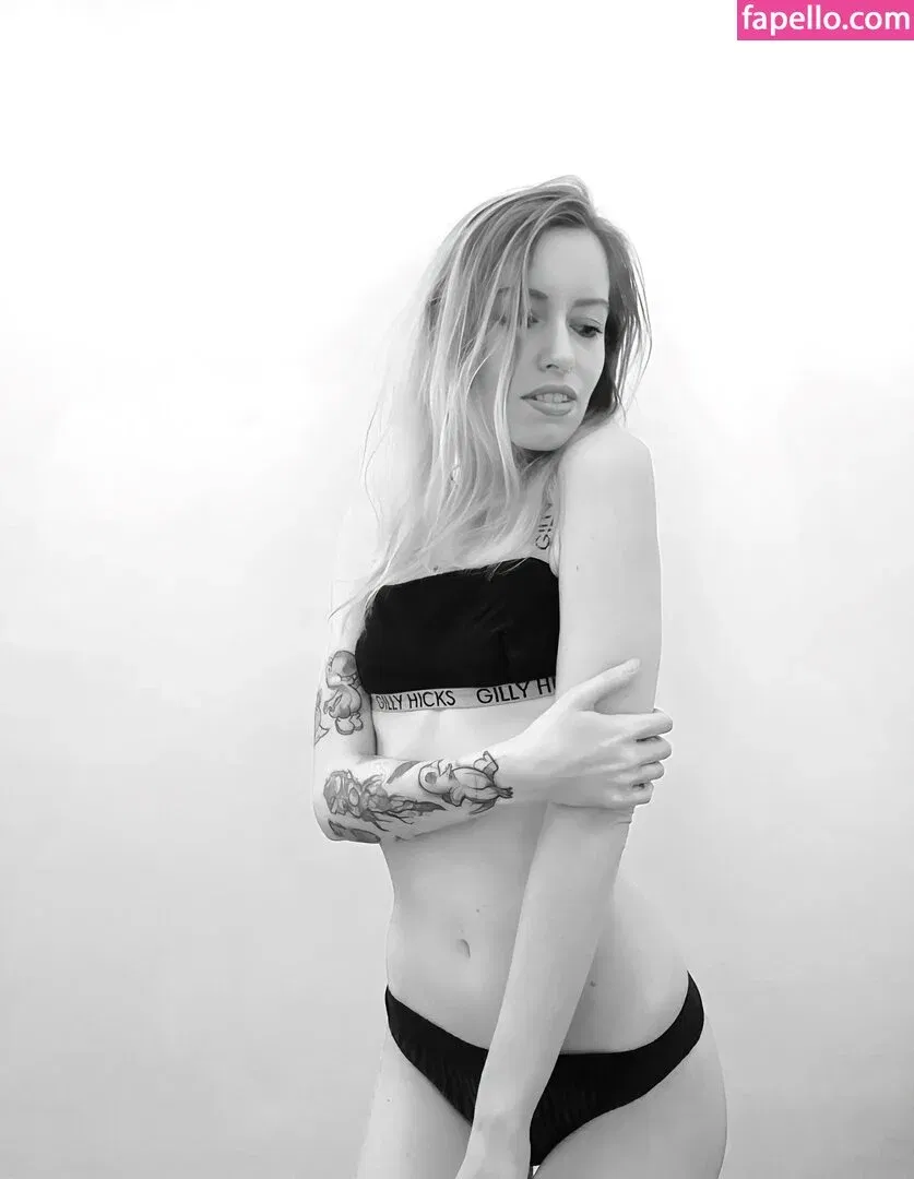 einfachsonina Onlyfans Photo Gallery 