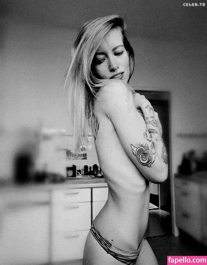 einfachsonina Onlyfans Photo Gallery 